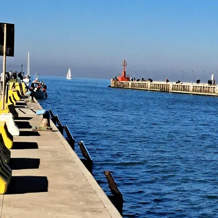Holidays At The Dock - Airport Apartment Fiumicino