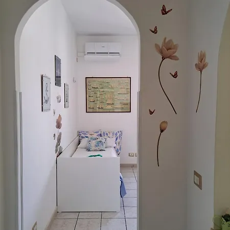 Апартаменты Holidays At The Dock - Airport