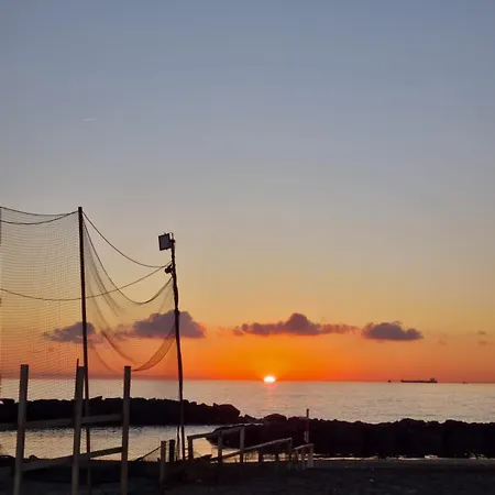 Holidays At The Dock - Airport Appartamento *
