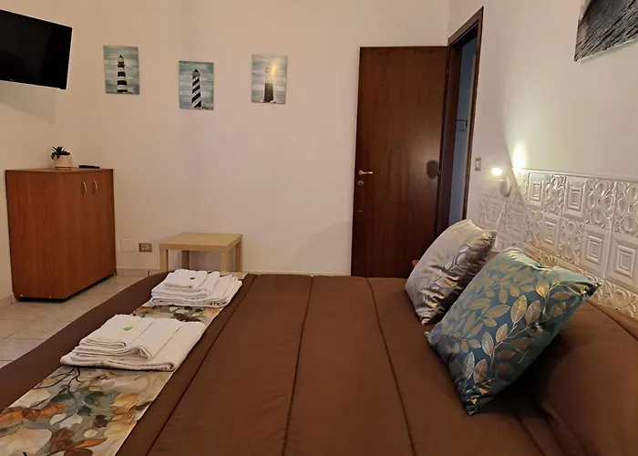 Holidays At The Dock - Airport Apartment *