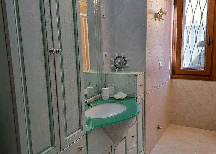 Apartment Holidays At The Dock - Airport