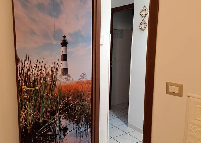 Holidays At The Dock - Airport Apartment *