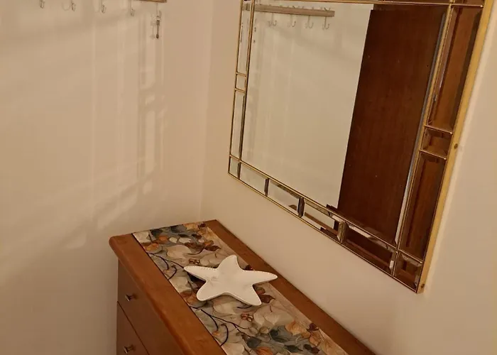 Apartment Holidays At The Dock - Airport