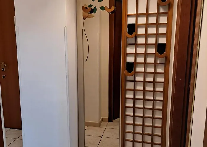 Holidays At The Dock - Airport Apartment