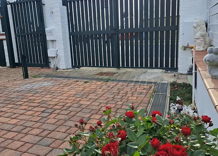 Holidays At The Dock - Airport Apartment Fiumicino