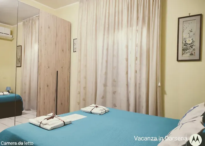 Holidays At The Dock - Airport Apartment