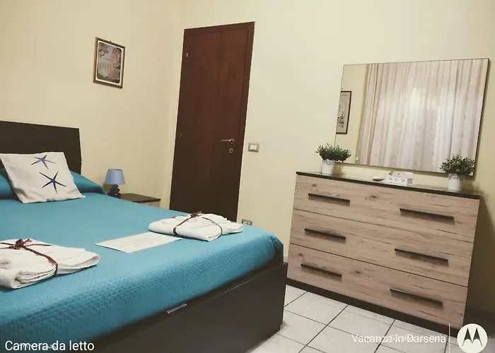 Holidays At The Dock - Airport Apartment